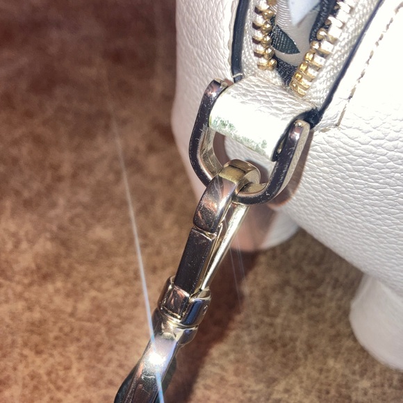 Kate Spade (RARE) Cute Dog-Shaped Handbag with Black Strap - Picture 10 of 11